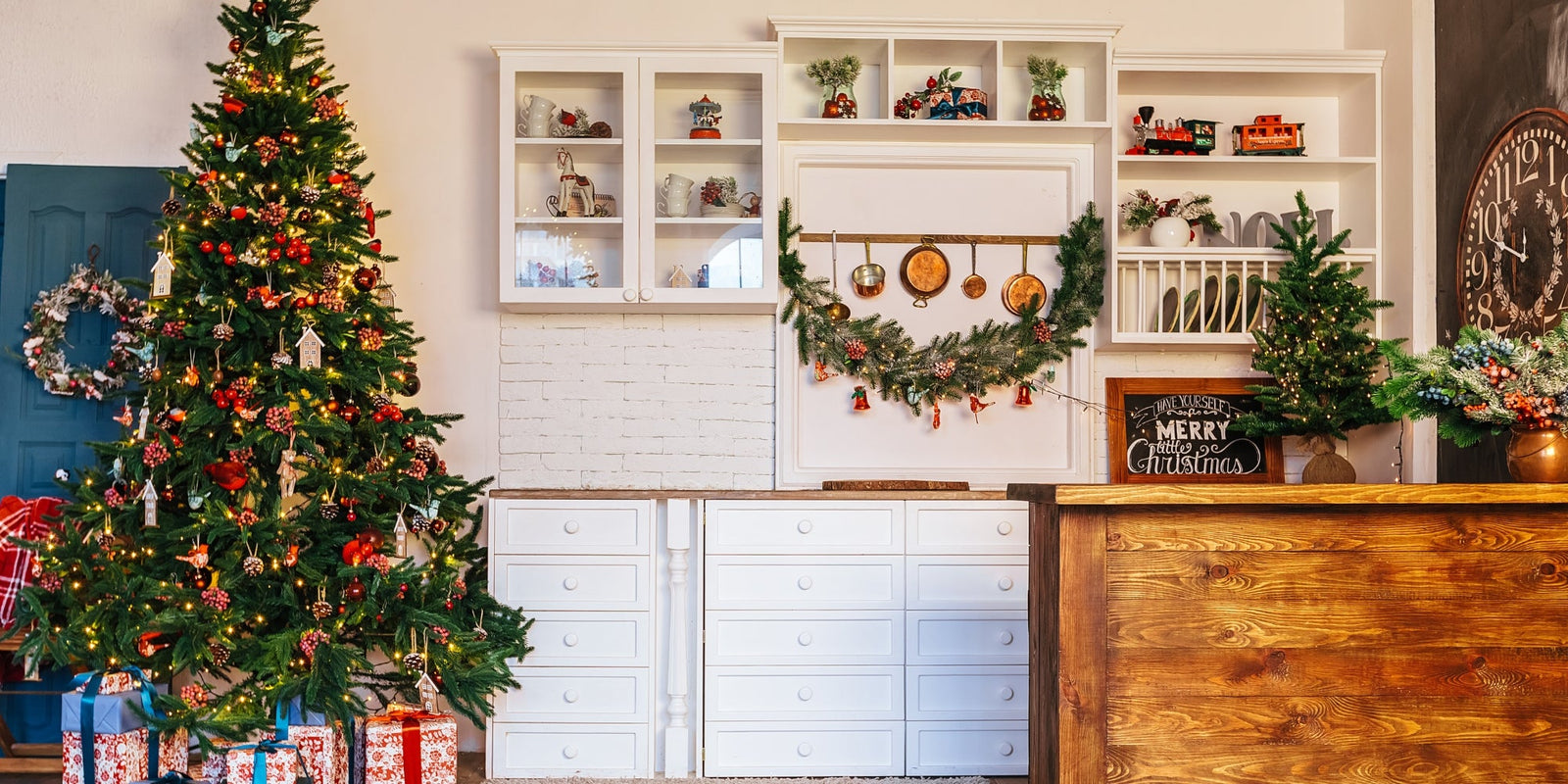 How to Set Up a Festive Christmas Home Bar