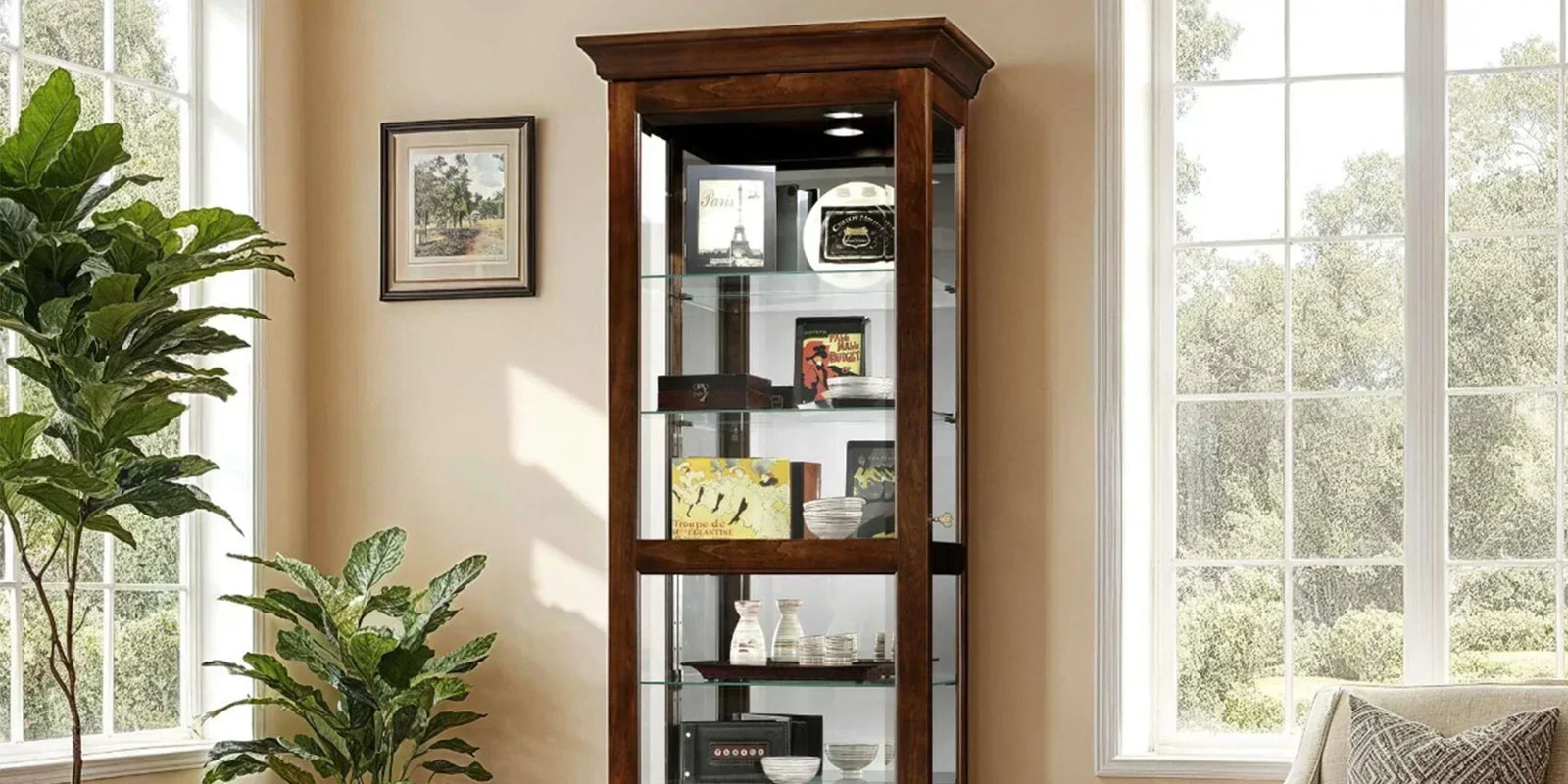 What Is the Difference between a Curio Cabinet and a Display Cabinet?
