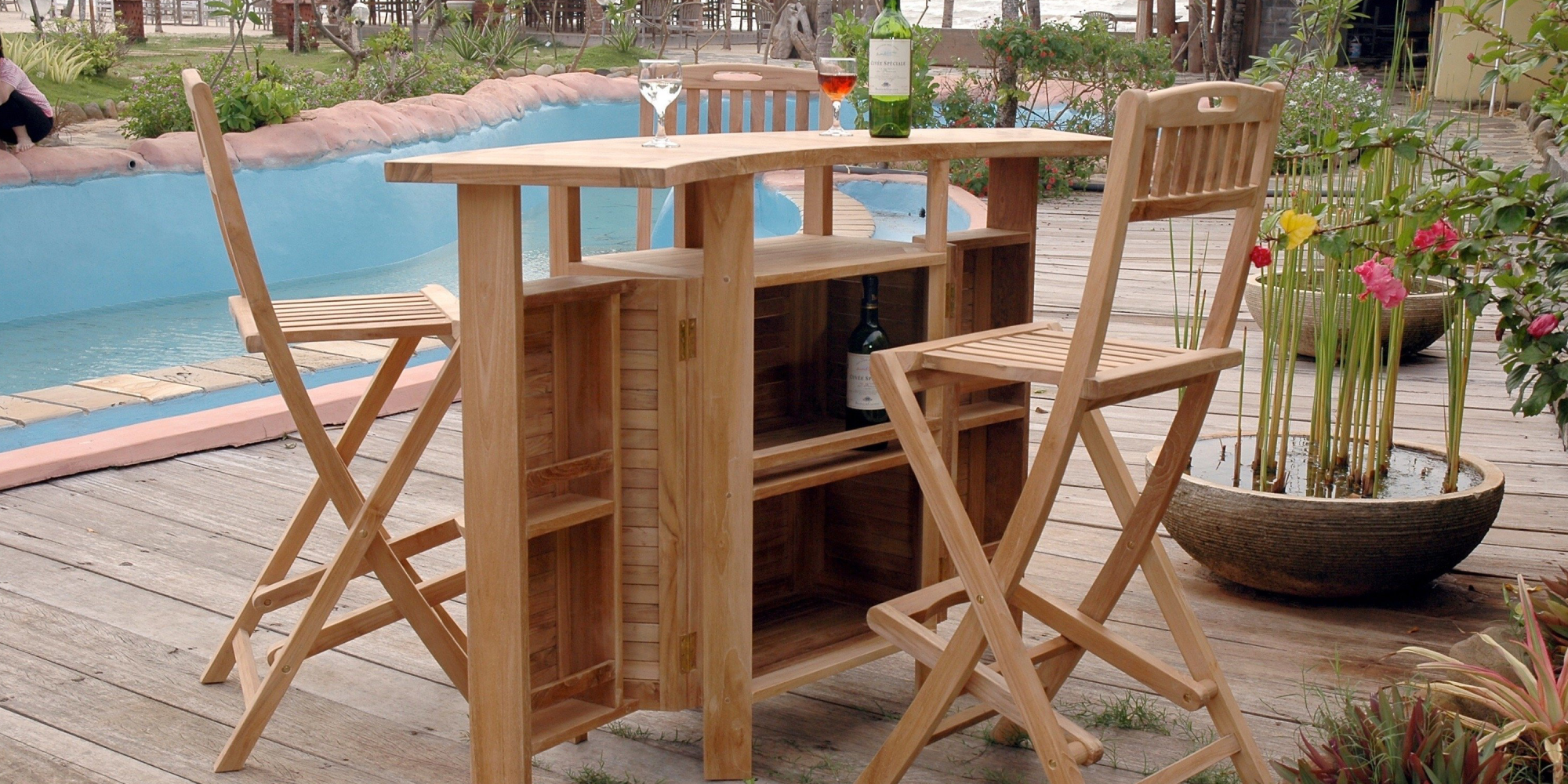 A Guide to Choosing the Right Outdoor Home Bar Furniture